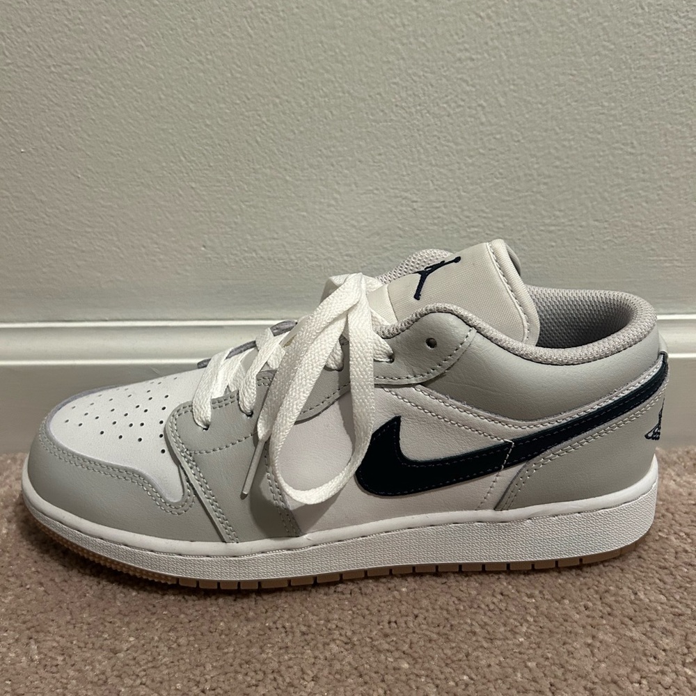 Nike Kids Air Jordan 1 Low White, Gray and Navy Size 6 kids - Picture 2 of 7